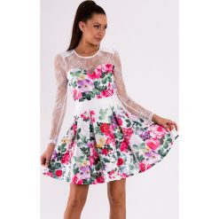 SOKY SOKA SUKIENKA BIAŁY 49008-1. Białe sukienki damskie SOKY&SOKA, l, w kwiaty, bez kołnierzyka, bez rękawów, rozkloszowane. Za 121,46 zł.