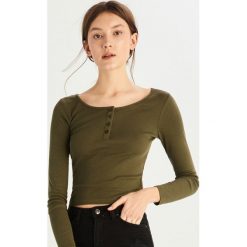 Crop top - Khaki. Brązowe topy damskie marki Sinsay, s, bez wzorów, bez kołnierzyka. Za 19,99 zł.