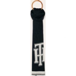Tommy Hilfiger - Szal. Niebieskie szaliki damskie TOMMY HILFIGER, bez wzorów, z bawełny. W wyprzedaży za 139,90 zł.