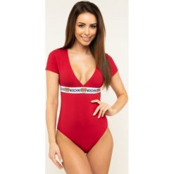 Body Moschino Underwear & Swim A6001 9003. Czerwone body damskie Moschino Underwear & Swim, l, bez wzorów, z elastanu. W wyprzedaży za 279,00 zł.
