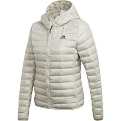 Kurtka zimowa adidas VARILITE HO J DZ1490. Pomarańczowe kurtki damskie Adidas, na zimę, bez wzorów, z poliesteru, bez kaptura. Za 489,00 zł.