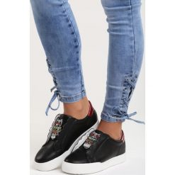Czarne Buty Sportowe Milion Lights. Czarne buty sportowe damskie Born2be, z aplikacjami, sportowe. Za 59,99 zł.