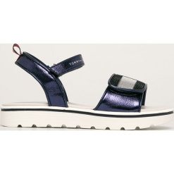 Tommy Hilfiger - Sandały dziecięce. Niebieskie sandały dziewczęce TOMMY HILFIGER, ze skóry ekologicznej, bez zapięcia. Za 289,90 zł.