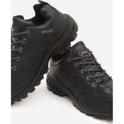 Czarne Buty Sportowe Mirrorlike. Czarne buty sportowe męskie Born2be, na sznurówki. Za 79,99 zł.