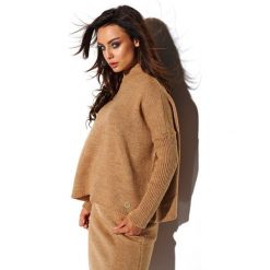 Komplet sweter półgolf i spódnica kamel. Spódniczki damskie Lemoniade, na jesień, uniwersalny, eleganckie. Za 159,90 zł.