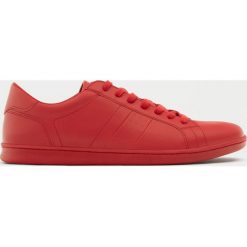 Buty sportowe męskie: Czerwone buty w sportowym stylu