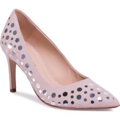 Szpilki SOLO FEMME - 75496-88-H18/000-04-00 Pudrowy Róż. Różowe półbuty damskie Solo Femme, bez wzorów, ze skóry, bez obcasa, na obcasie, bez zapięcia. Za 349,00 zł.