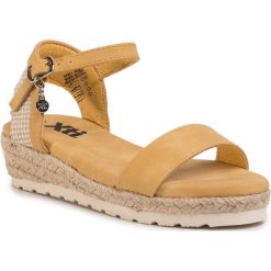Espadryle XTI - 57021 Panama. Żółte sandały dziewczęce Xti, ze skóry ekologicznej, bez zapięcia. Za 169,00 zł.