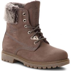 Trapery PANAMA JACK - Felicia B17 Nobuck Gris/Grey. Szare trapery damskie marki Panama Jack, ze skóry, bez obcasa, bez zapięcia. W wyprzedaży za 459,00 zł.
