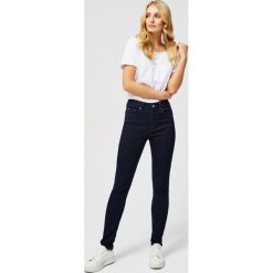 Jeansy typu high waist. Niebieskie jeansy damskie Moodo, xs, bez wzorów, z elastanu, z podwyższonym stanem. Za 59,99 zł.