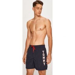 Tommy Hilfiger - Kąpielówki. Niebieskie kąpielówki męskie TOMMY HILFIGER, s, z nadrukiem, z poliesteru. W wyprzedaży za 199,90 zł.
