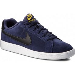 Buty NIKE - Court Royale Suede 819802 500 Neutral Indigo/Black. Niebieskie półbuty męskie Nike, na co dzień, bez wzorów, ze skóry, eleganckie, bez zapięcia. W wyprzedaży za 199,00 zł.