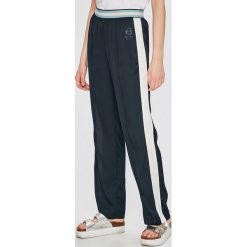 Pepe Jeans - Spodnie Adelie. Jeansy damskie Pepe Jeans. W wyprzedaży za 89,90 zł.