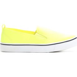 Żółte Slip On Space Walk. Żółte buty sportowe dziewczęce Born2be, z materiału, z okrągłym noskiem. Za 19,99 zł.
