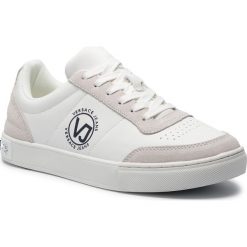 Sneakersy VERSACE JEANS - E0YTBSM4 70931 003. Białe sneakersy męskie Versace Jeans, na co dzień, bez wzorów, z jeansu, bez zapięcia. W wyprzedaży za 579,00 zł.