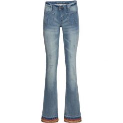 Dżinsy BOOTCUT z bordiurą bonprix niebieski "bleached". Niebieskie jeansy damskie bootcut marki bonprix. Za 54,99 zł.