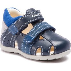 Sandały GEOX - B Kaytan B. B B9250B 08522 C0700 M Navy/Avio. Niebieskie sandały chłopięce Geox, ze skóry, bez zapięcia. W wyprzedaży za 149,00 zł.