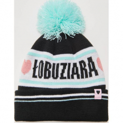 Czapka z napisem łobuziara - Czarny. Czarne czapki zimowe damskie marki House, z napisami. Za 35,99 zł.