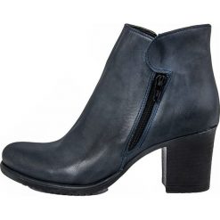 Skórzane botki "Manuela" w kolorze granatowym. Niebieskie botki damskie Bluetag, Gusto, bez obcasa, bez zapięcia. W wyprzedaży za 276,95 zł.