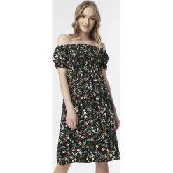 Czarna Sukienka Lorairiel. Czarne sukienki damskie Born2be, s, bez wzorów, bez kołnierzyka, bez rękawów, mini. W wyprzedaży za 54,99 zł.