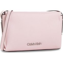 Torebka CALVIN KLEIN - Frame Ew Crossbody K60K604447 629. Różowe listonoszki damskie marki Calvin Klein, ze skóry ekologicznej. Za 399,00 zł.