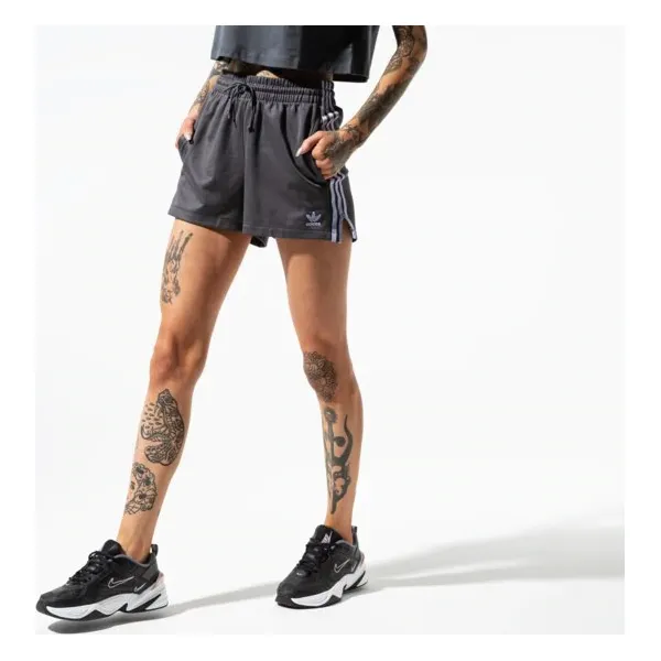 Adidas Szorty Trefoil Shorts , czarny, rozmiar S. Czarne szorty damskie Adidas, s, bez wzorów, z bawełny, klasyczne. Za 149,99 zł.