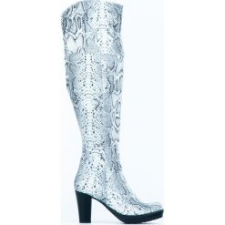 Wężowe kozaki za kolano - skóra naturalna - model 185 - kolor biały wąż. Białe kozaki damskie Zapato, na randkę, na zimę, z dzianiny, klasyczne, przed kolano, na wysokim obcasie, na obcasie, bez zapięcia. W wyprzedaży za 367,50 zł.