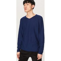 Swetry męskie: Sweter z dekoltem v-neck – Granatowy