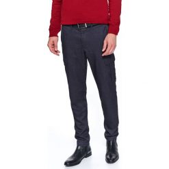 Spodnie cargo z eleganckiej tkaniny. Szare spodnie męskie Top Secret, na co dzień, na zimę, s, w paski, z tkaniny, eleganckie. W wyprzedaży za 59,99 zł.