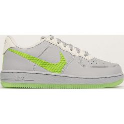 Nike Kids - Buty dziecięce Force 1 Lv8 3. Białe trampki chłopięce Nike Kids, bez wzorów, z zamszu, sportowe, na sznurówki. W wyprzedaży za 199,90 zł.