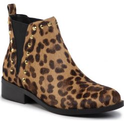 Sztyblety GUESS - Huttea FL8HUA LEP09 LEOPARD. Pomarańczowe kozaki damskie Guess, ze skóry, bez obcasa, bez zapięcia. W wyprzedaży za 389,00 zł.