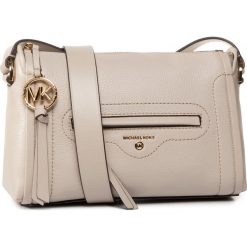 Torebka MICHAEL MICHAEL KORS - Carine 32S0GCCC7L Light Sand. Brązowe listonoszki damskie MICHAEL Michael Kors, bez wzorów, ze skóry, bez dodatków. Za 1269,00 zł.
