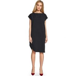 ALETA Sukienka o prostym fasonie z rozcięciem na udo - czarna. Czarne sukienki damskie Stylove, na co dzień, s, bez wzorów, z elastanu, eleganckie, bez kołnierzyka, bez rękawów, proste. Za 149,00 zł.