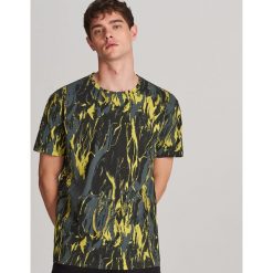 Wzorzysty T-shirt - Zielony. Zielone t-shirty męskie Reserved, s, bez wzorów, bez kołnierzyka. Za 49,99 zł.