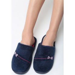 Granatowe Kapcie Don't Turn Me Away. Niebieskie kapcie damskie Born2be, z materiału. Za 39,99 zł.