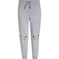 J.CREW CAT Spodnie treningowe peri jasmine. Fioletowe jeansy chłopięce marki J.CREW. Za 179,00 zł.