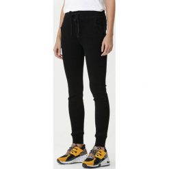 Czarne Spodnie Neepsend. Czarne spodnie damskie Born2be, s, z dresówki. Za 89,99 zł.