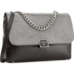 Torebka GUESS - Vicky Top Handle Flap HWVICL L7419 BML. Czarne listonoszki damskie marki Guess, z aplikacjami. W wyprzedaży za 619,00 zł.