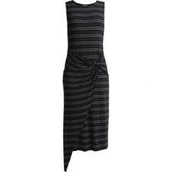Vince Camuto Petite TWIST WRAP FRONT MELANGE STRIPE Długa sukienka rich black. Czarne długie sukienki marki Vince Camuto Petite, xs, z bawełny, petite, z długim rękawem. Za 439,00 zł.