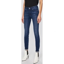 Calvin Klein Jeans - Jeansy. Niebieskie jeansy damskie marki Calvin Klein Jeans, bez wzorów, z elastanu. Za 449,90 zł.