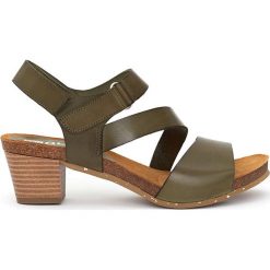 Skórzane sandały w kolorze khaki. Brązowe sandały damskie Abril Flowers, bez wzorów, z otwartym noskiem, bez obcasa, na obcasie, bez zapięcia. W wyprzedaży za 150,95 zł.