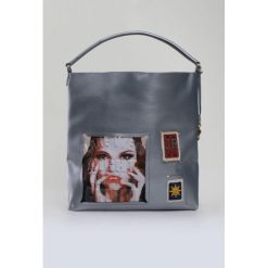 Shopper bag z printem II. Torby damskie na zakupy Monnari, z napisami, ze skóry, duże, bez dodatków. Za 99,60 zł.