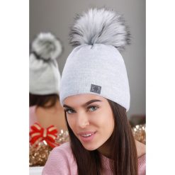 Czapka MISALINA GREY. Szare czapki damskie Czapka MISALINA GREY, na zimę, bez wzorów. W wyprzedaży za 29,00 zł.