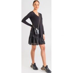 SUKIENKA twinset. Czarne sukienki damskie Twinset, na co dzień, xs, w koronkowe wzory, z bawełny, bez kołnierzyka, bez rękawów, midi, proste. Za 899,00 zł.