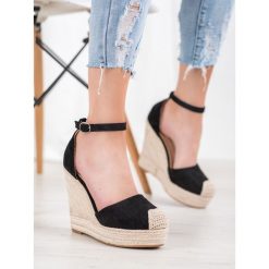 Stylowe espadryle na koturnie. Espadryle damskie SHELOVET, bez wzorów, z zamszu, bez obcasa, na koturnie. Za 109,00 zł.