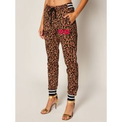 Spodnie dresowe Versace Jeans Couture A1HZA151. Pomarańczowe spodnie damskie Versace Jeans Couture, z jeansu. Za 1569,00 zł.