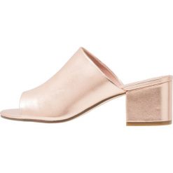 Klapki damskie: Madden Girl LORNA Klapki rose gold