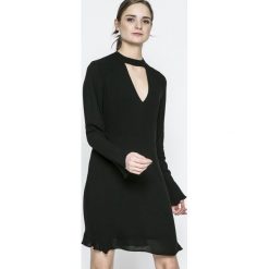 Pepe Jeans - Sukienka Megan. Czarne sukienki damskie Pepe Jeans, s, bez wzorów, z poliesteru, bez kołnierzyka, z długim rękawem, długie, mini, rozkloszowane. W wyprzedaży za 119,90 zł.