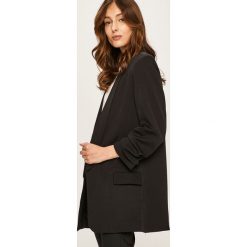 Answear - Żakiet. Czarne marynarki damskie ANSWEAR, s, bez wzorów, z elastanu. W wyprzedaży za 149,90 zł.