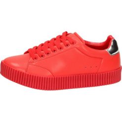 Czerwone creepersy, buty damskie VICES 7170-19. Czerwone buty sportowe damskie vices, bez wzorów, sportowe, na wysokim obcasie, bez zapięcia. W wyprzedaży za 59,00 zł.